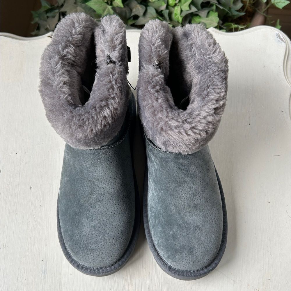 Lamo Charcoal Fur-Lined Suede Winter Boots Size 6 EUC